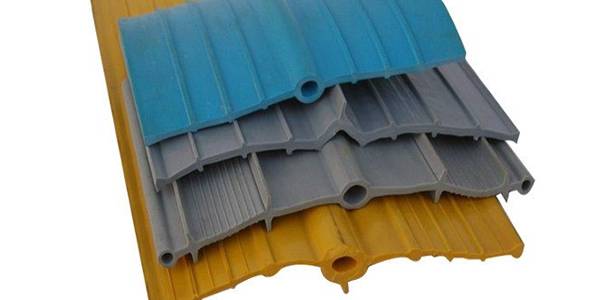 Four waterstops with a center bulb are displayed.